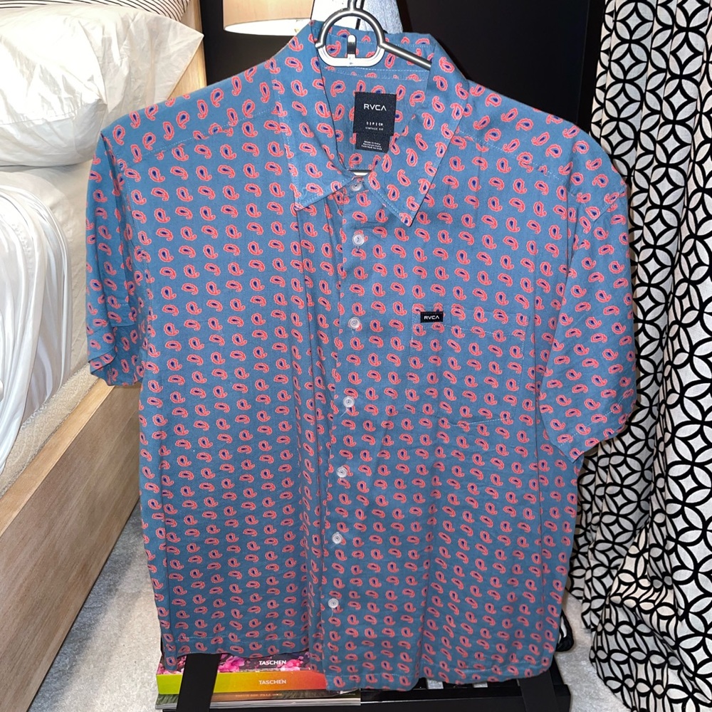 Mens small RVCA short sleeve button down shirt